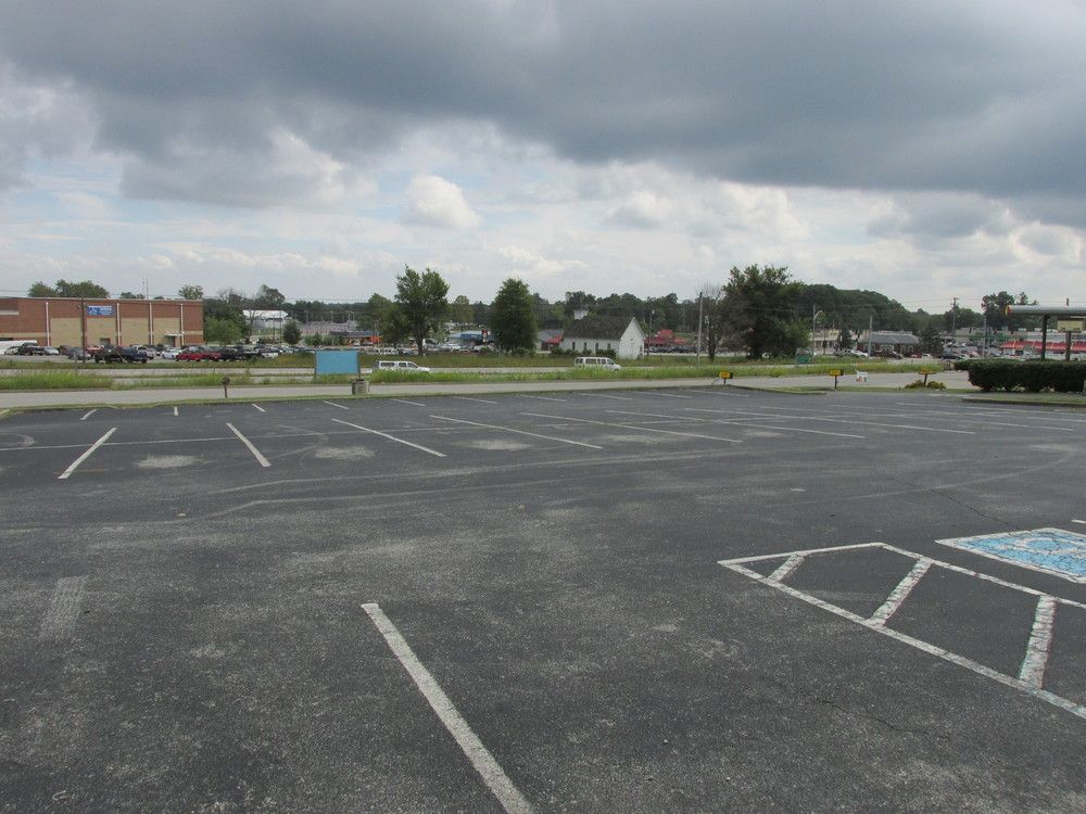 Former Restaurant Retail or Re-Development site: 1011 Crossroad Dr, Lawrenceburg, KY 40342